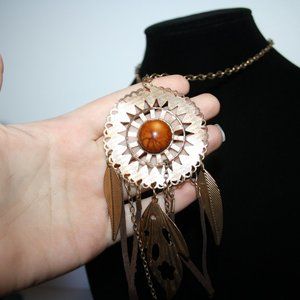 Vintagejelyfish Jewelry - Long gold necklace with beautiful pendant Vintagejelyfish Jewelry - Long gold necklace with beautiful pendant